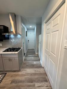 Private Luxury Apartment Near IKEA, Gated Parking
