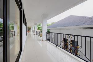 RedDoorz Premium near Stasiun Lenteng Agung