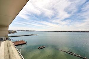Apartment by the lake