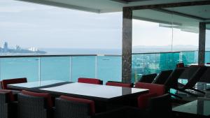 W-Tower Wongamat beachfront