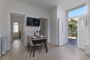 Seaview and Terrace Apartment La Vita - Happy Rentals