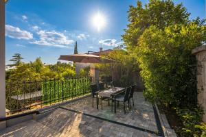 Seaview and Terrace Apartment La Vita - Happy Rentals