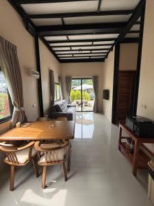Tiffany Villa 2