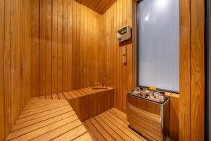 The Riverfront 5BR Luxury Villa Near the Beach