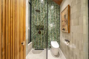The Riverfront 5BR Luxury Villa Near the Beach