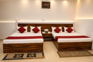 Jayaditya Palace 10 minutes walking from Shri Ram Mandir