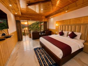 Himalayan River Resort, Manali #riverside #big private parking #scenic river & mountain view #open cafe #spacious room #big garden with campfire