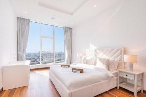 Palm Home next to Nakheel Mall with Private Beach