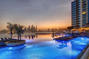 Palm Home next to Nakheel Mall with Private Beach