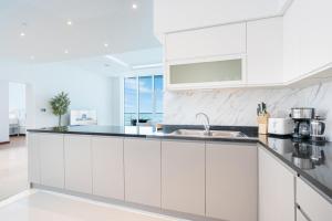 Palm Home next to Nakheel Mall with Private Beach