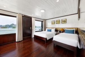 Oasis Bay Party Cruise - Ha Long Bay Tour
