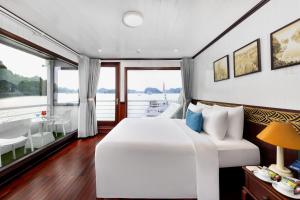 Oasis Bay Party Cruise - Ha Long Bay Tour