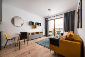 Lotnisko Chopina Chic Apartment by BookingHost