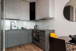 Lotnisko Chopina Chic Apartment by BookingHost