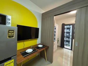 Ehndras Room in MOA Near Airport