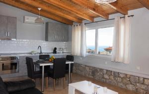 Emilias Guest House with Sea View Balcony, Stoupa
