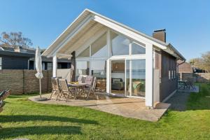 Unique Beach House - Right On The Beach