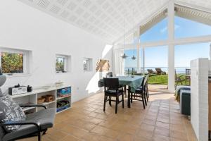 Unique Beach House - Right On The Beach