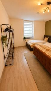 Luxx Home RV-Modernes 3-Zimmer-Apartment-Parkplatz