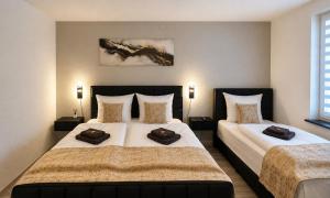 Luxx Home RV-Modernes 3-Zimmer-Apartment-Parkplatz