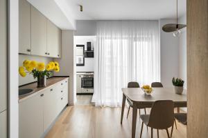 Innera Suite w. Parking & AC