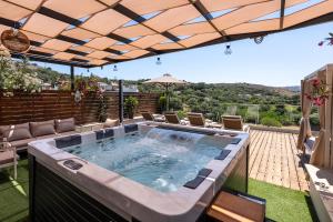 Villa Paris with Rooftop & Jacuzzi