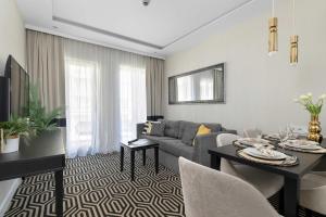 Stylowy Apartament z Balkonem Przy Promenadzie by Noclegi Renters