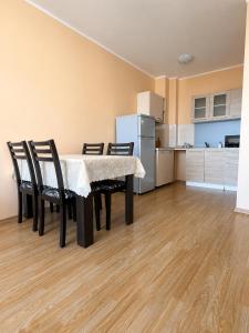 Apartment near the Beach in Sveti Vlas - Pool Access
