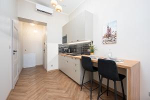 Discover Krakow Apartments - 3 Rakowicka St - City Center Apartments with AC & Netflix