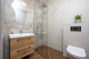 Discover Krakow Apartments - 3 Rakowicka St - City Center Apartments with AC & Netflix