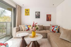 Luxury apartement in CFC 2 Pools, Gym & Parking