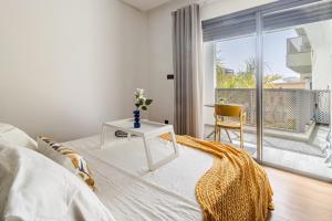Luxury apartement in CFC 2 Pools, Gym & Parking