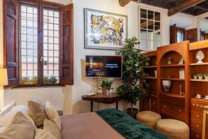 CS Spanish Steps Historic Loft