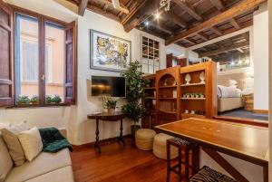 CS Spanish Steps Historic Loft