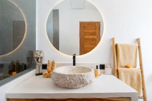 Villa Puligny - Stylish 2BR Haven in Canggu