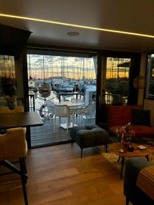 Luxury Houseboat Wolphaartsdijk VP109