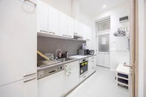 Deluxe & Cozy 3Bedroom Suites next to the Fashion St