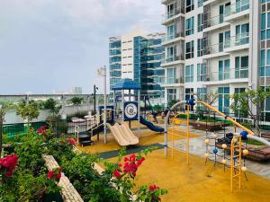 MACTAN NEWTOWN CONDO with pool access