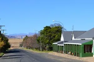 Kestell Hotel & Guesthouse - Гаррісміт