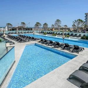 Infinity Premium Suit - Beach Pool & Spa Resort Private Parking