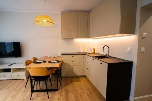 Dworska Suite - Close to the Beach & Regan Park by Downtown Apartments