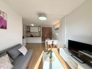 Skyline Pool Apartment