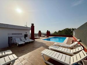 Skyline Pool Apartment
