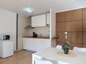 Skyline Pool Apartment
