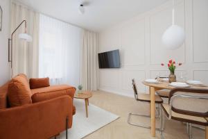Elegant Apartment in Warsaw Center By the Market by Noclegi Renters