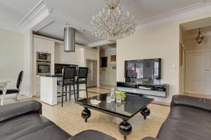 Belle Époque Suite near the Sea by Downtown Apartments