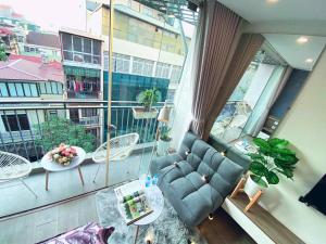 May - ROOFTOP SKY VIEW TG