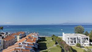Sea Whisper Apartment by RentalsPro - Pefkohori Halkidiki