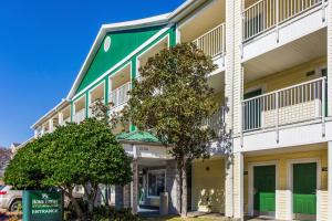 HomeTowne Studios by Red Roof Houston - West Oaks - Energy Corridor