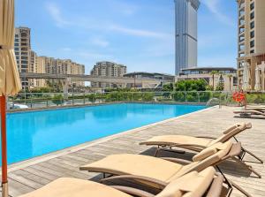 Panoramic Sunset Sea & Yacht View Studio, Palm Jumeirah by Green Sky Holiday Homes